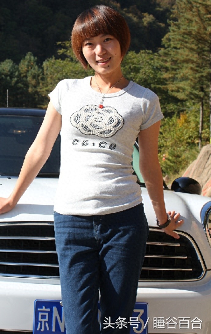 大鹏媳妇张文露一看就是能踏实过日子的，女儿长得像大鹏