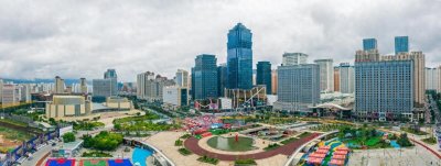 ​西宁市是青海的省会，被誉为“中国夏都”，是避暑胜地。