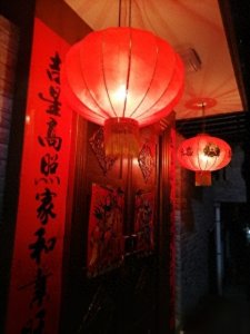 ​传统习俗知多少：贴春联、挂灯笼还有哪些讲究？