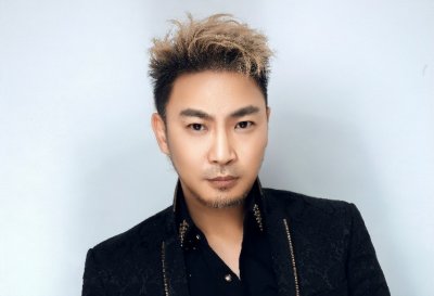 ​陈少华：从央视歌手到卖马桶为生，被伴舞演员砍伤缝一百多针