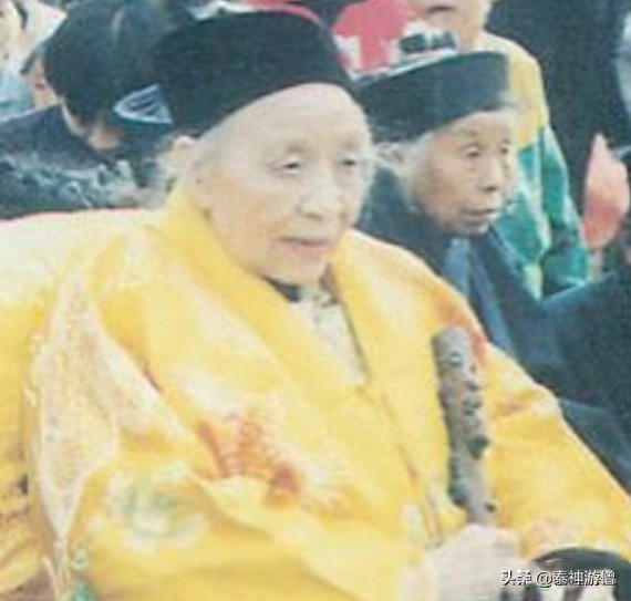 中国“坐化”第一人，享有118岁高寿，邵逸夫曾亲自拜其为师