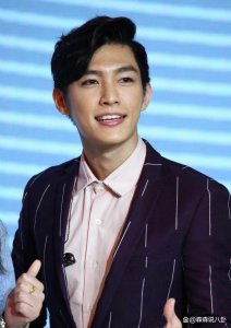 ​耀乐母亲报警提告炎亚纶 3 项罪，称不会收钱了事，绝不姑息