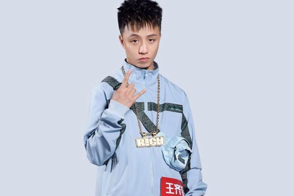 王齐铭和gai什么关系 都是重庆人来自同一个厂牌