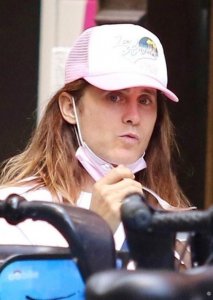 ​49岁小丑咋还不老，曾为角色暴瘦30斤，他演的病娇美男红遍全球