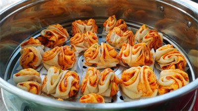 ​花卷这做法太简单了，两手一卷，蓬松暄软有营养，比普通花卷好吃