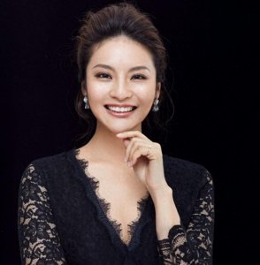 ​主持人孟盛楠：24岁进央视，36岁登上春晚，现在41岁仍单身未婚