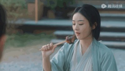 ​同样是演吃戏，当佘诗曼放飞自我的那一刻，是她的吃播秀