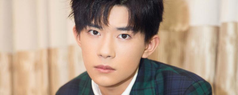 易烊千玺原名叫什么