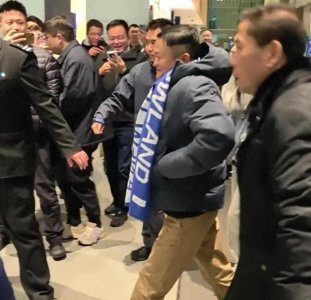 ​马云低调出席蚂蚁集团20周年庆，穿不合身的毛衣演讲，精神焕发