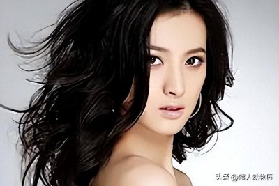 ​隋俊波：错过靳东，转身嫁给父亲看准的女婿，44岁被婆家宠成公主