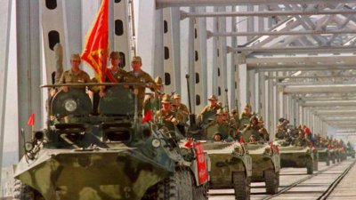 ​与阿富汗鏖战10年，苏联是如何被拖垮的？苏联为何要发动这场战争