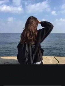 ​生活给予残酷的教训，让曾经珍贵的情感渐行渐远