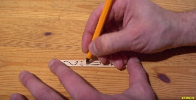 国外网友自制迷你弓箭，看完后大家都对他竖起大拇指