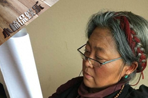 59岁倪萍全家近照，历经五段感情，18岁儿子长相英俊