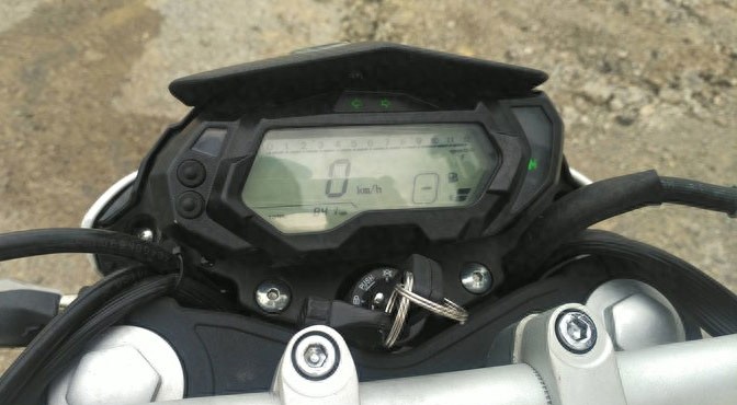 8800元买台贝纳利TNT150，帅气省油，技术却落后