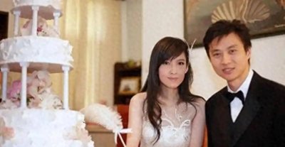 ​拒绝天王选择“劈叉成瘾”倪震,58岁改写人生,我们都被周慧敏骗了