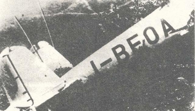 坐在飞机上到中国来嘚瑟的日本海军大臣，被中国军队一枪爆头！