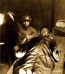 坐在飞机上到中国来嘚瑟的日本海军大臣，被中国军队一枪爆头！