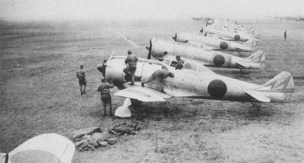 坐在飞机上到中国来嘚瑟的日本海军大臣，被中国军队一枪爆头！