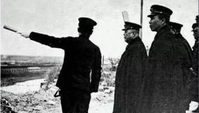 ​坐在飞机上到中国来嘚瑟的日本海军大臣，被中国军队一枪爆头！