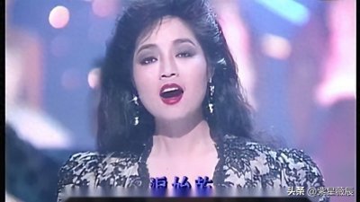 ​刘德华、发哥下跪致敬，宁离婚不改国籍的徐小凤，如今怎么样了？