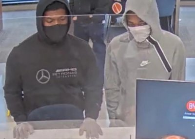 ​美国俩小伙抢银行，竟逼得300名警察临时去买枪，激战44分钟