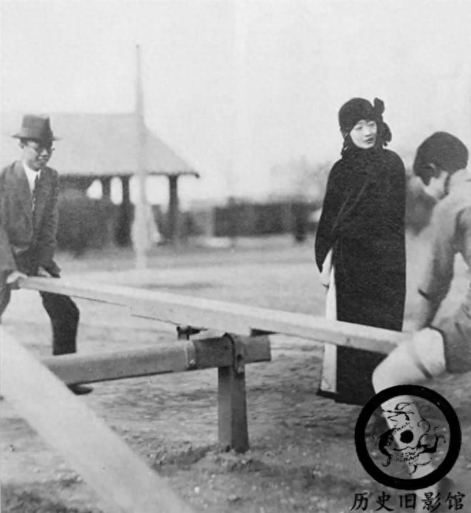 老照片再现末代皇后婉容真容：图五很漂亮，图九日本侍女眼神怪异