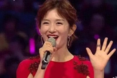 ​谢娜机智幽默回应跨年晚会缺席，网友纷纷点赞