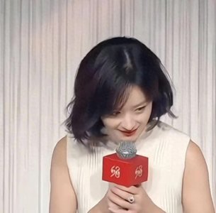 ​赵丽颖荣获飞天奖视后直播：荣耀背后的坚持与突破