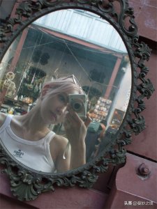 ​程潇晒粉色泳衣无边泳池写真，身材火辣，网友：不愧是人间芭比！