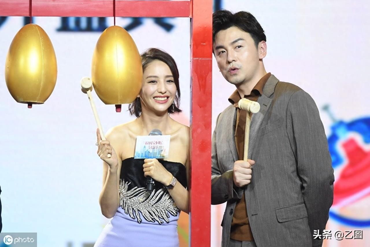 雷佳音佟丽娅被传绯闻，盘点两人12张同框照片，你可能看出端倪？