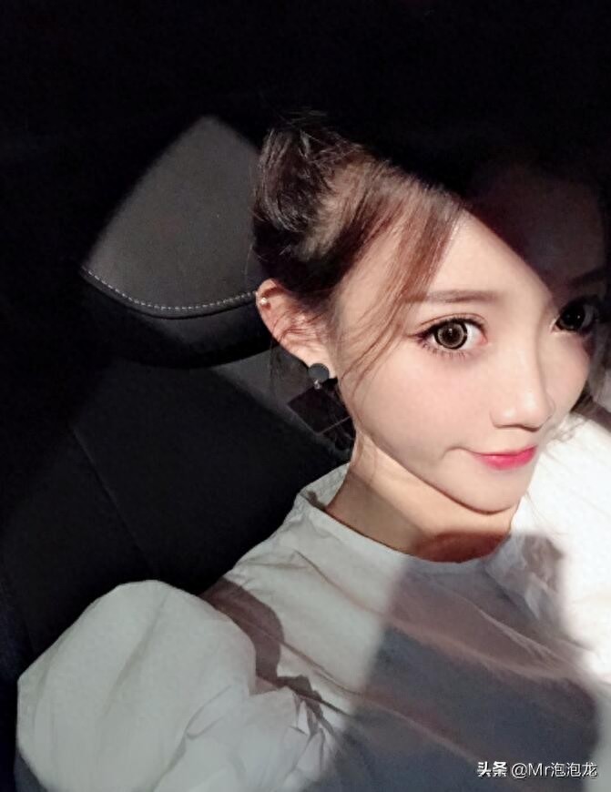 快手网红小伊伊的生活照照片