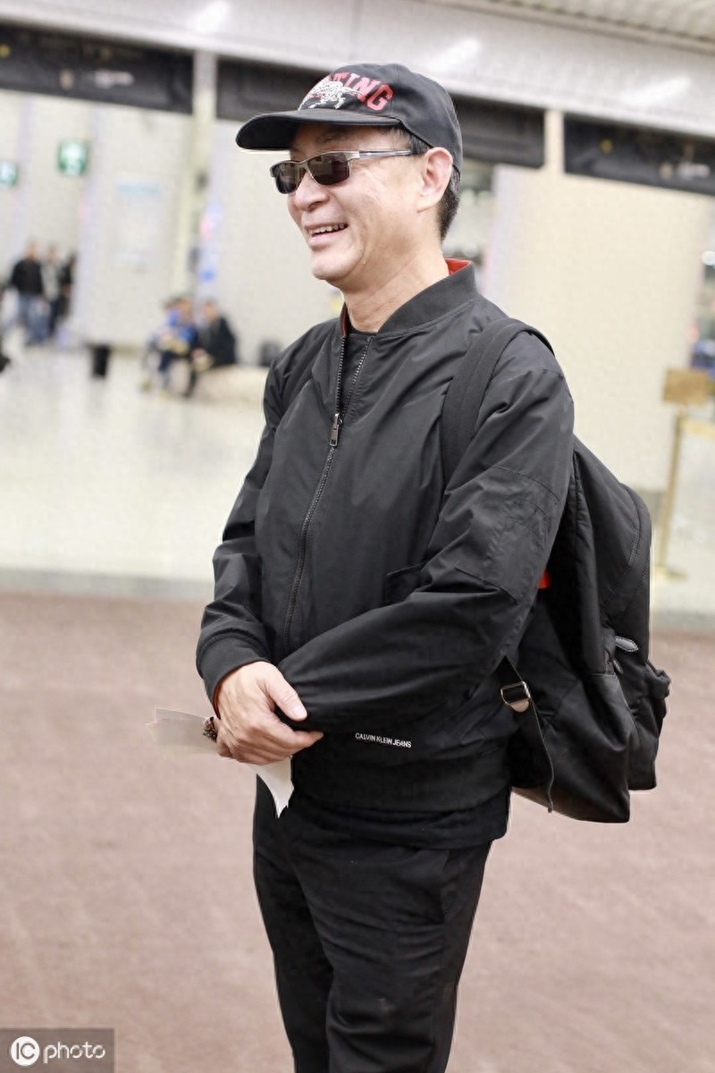 “猴哥”六小龄童笑容爽朗现身，60岁身姿矫健精神矍铄