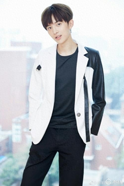 孙泽源高清手机壁纸 每一张手机桌面清爽帅气网友们喜欢哪一张呢