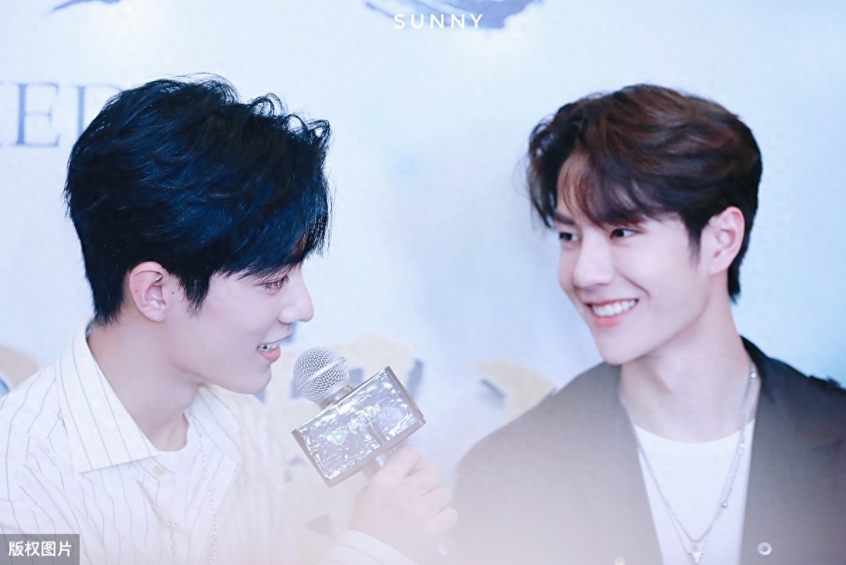 肖战王一博是情侣吗 从线上线下照片看太亲密了吧