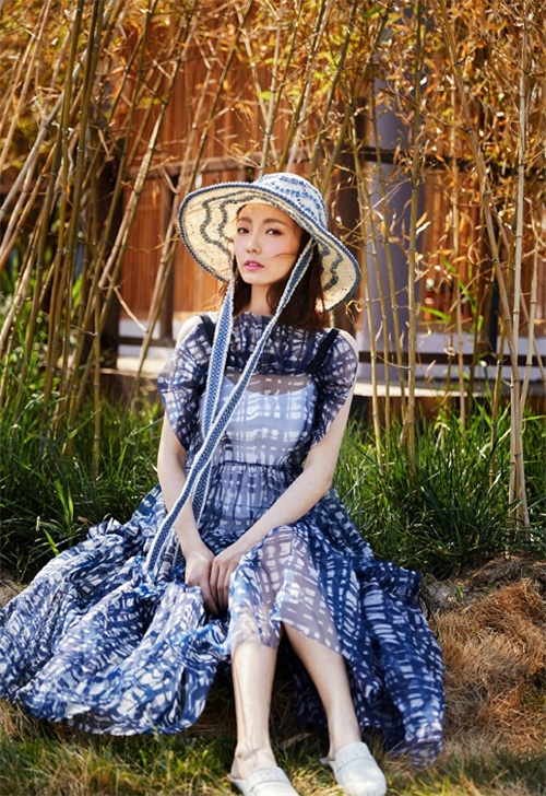 林源蓝色长裙性感时尚写真图片