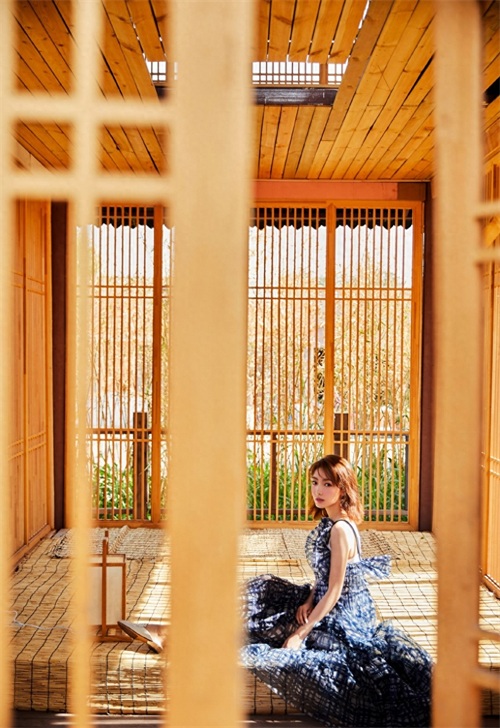 林源蓝色长裙性感时尚写真图片