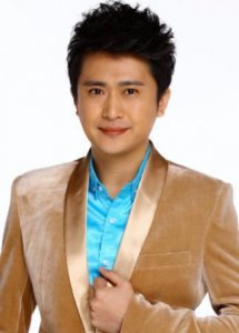 ​央视主持人杨帆妻子曝光，这五官颜值不敢吐槽，网友：难怪不公开