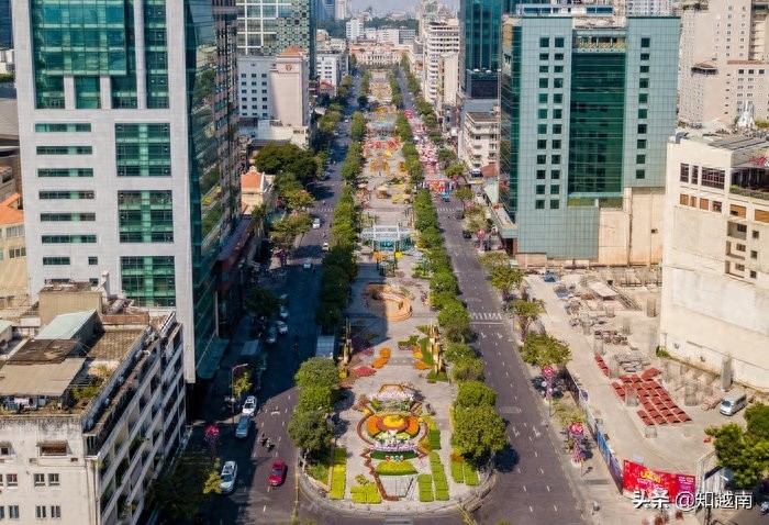 越南最大春节花街开幕：农历鼠年生肖十分可爱，洋溢着浓浓的年味