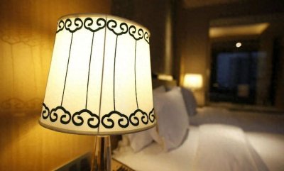 ​为什么在酒店睡觉要“开着灯”服务员说漏嘴。现在知道还不晚！
