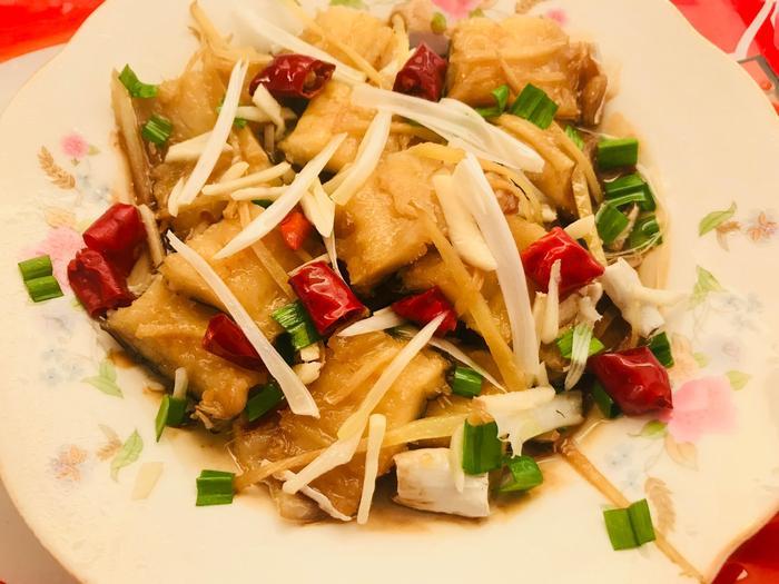 下饭好伴侣不比清蒸鲽鱼差，鲜香可口，教你做清蒸咸鱼干