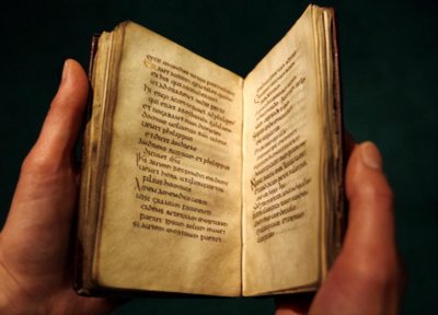 ​以色列人的福音书中，神差遣耶稣成为救赎者，不料救赎者受尽压迫