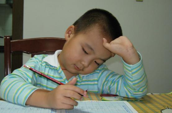 正姿护眼笔前后对比（防近视矫坐姿正姿护眼笔深度测评）(1)