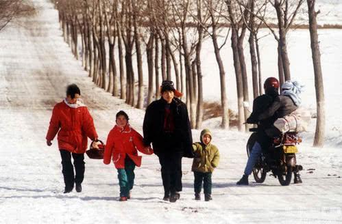 农村20年前的老照片,满满的年味,如今已沦为回忆,很难见到了