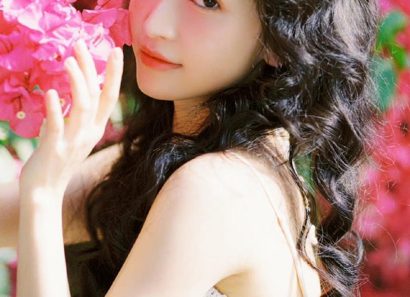 朋友告诉我，离婚了就该大哭一场，我告诉她：我很忙，没时间悲伤