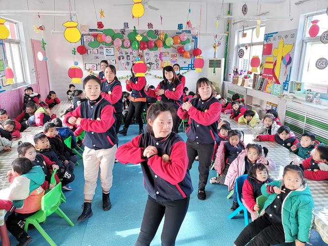 幼儿园教师元旦最新舞蹈（66个幼儿园节日舞蹈）