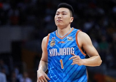 ​李根晒娇妻婚纱照！职业生涯狂赚1亿，妻子名校博士，升级当爸