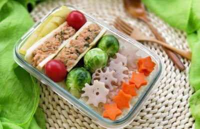 ​简单减肥餐一日三餐食谱月瘦10斤（想减肥午餐该怎么吃）