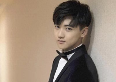 ​焉栩嘉，在中国山东省烟台市出生，中国内地男歌手、演员