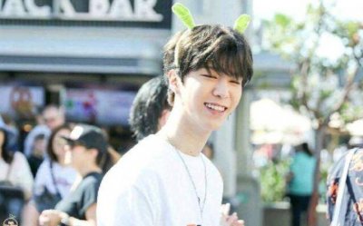 ​明星介绍页，李荣浩都说唱得很有自己特色的歌手范丞丞